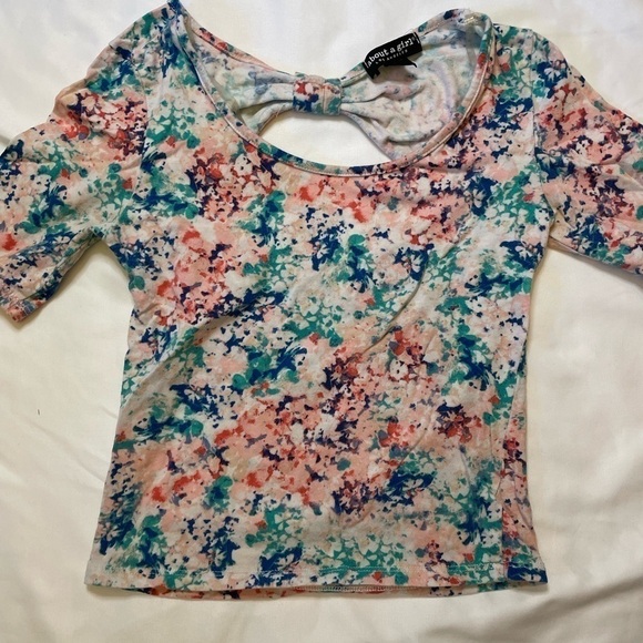 About a Girl size small floral crop top - Picture 2 of 5